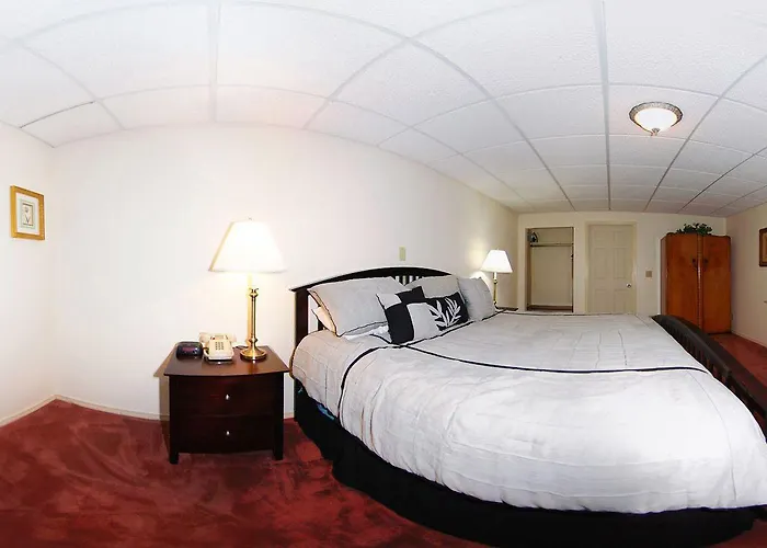Rodeway & Pronghorn Hotel 4*