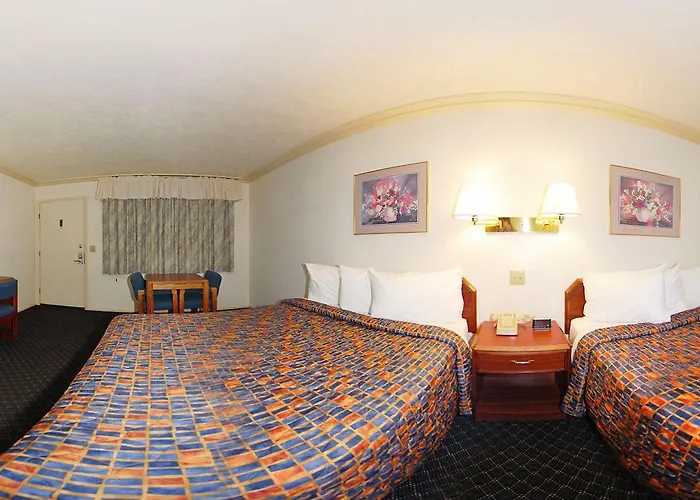 Hotel Rodeway & Pronghorn Lander