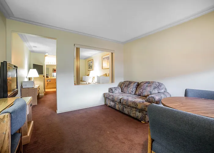 Hotel Rodeway & Pronghorn