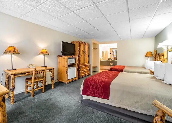Rodeway & Pronghorn Hotel 4*