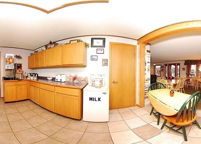 Rodeway & Pronghorn Hotel 4*